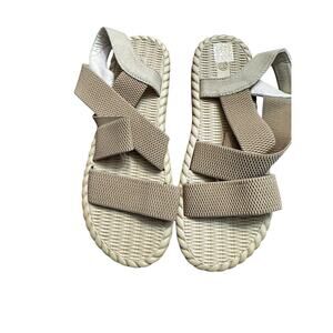 NWT Ladies Sandals Size 37(6.5 us)
